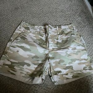 Camo gap shorts size 4 like new